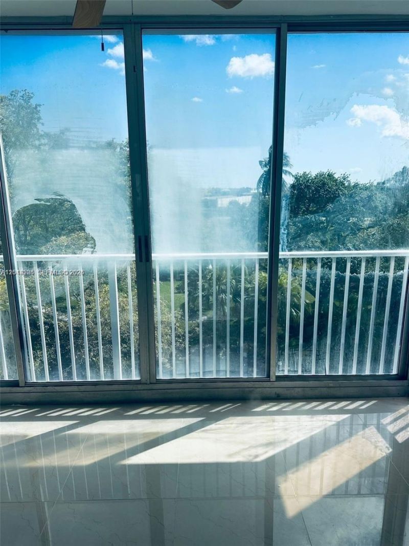 4200 Hillcrest Dr , Unit 503, Hollywood, FL 33021 Photo
