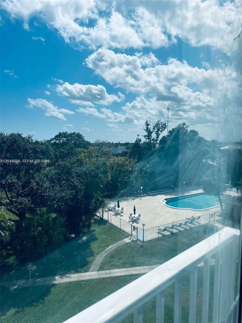 4200 Hillcrest Dr , Unit 503, Hollywood, FL 33021 Photo