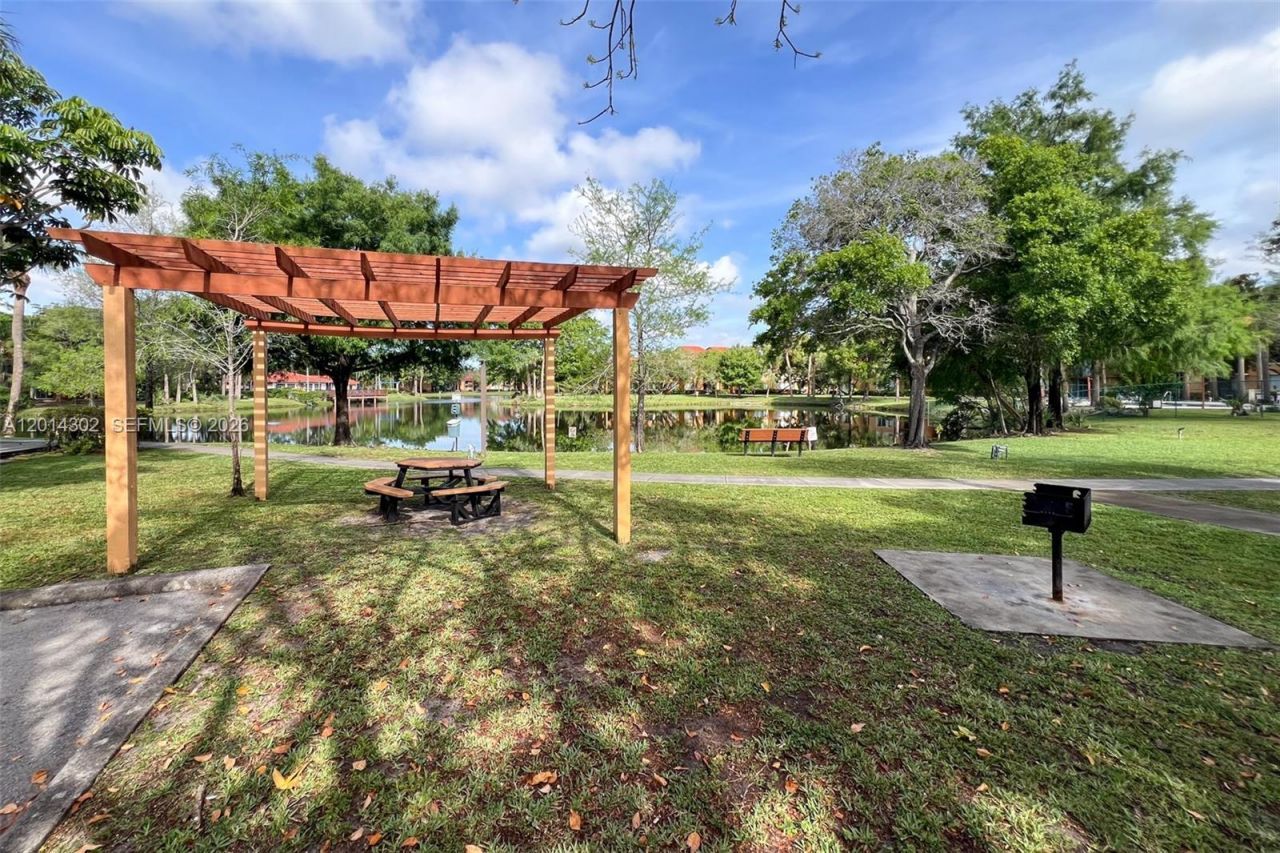 10717 Cleary Blvd , Unit 203, Plantation, FL 33324 Photo