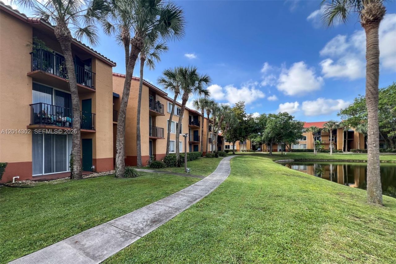 10717 Cleary Blvd , Unit 203, Plantation, FL 33324 Photo