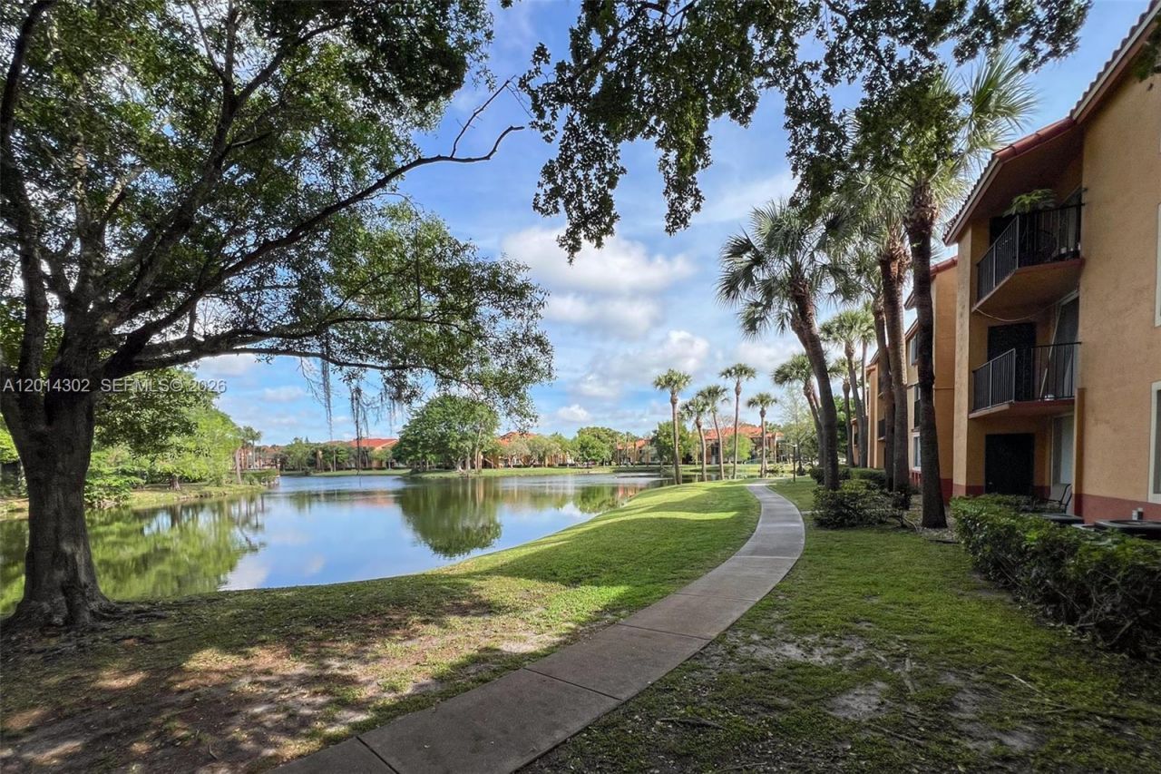 10717 Cleary Blvd , Unit 203, Plantation, FL 33324 Photo