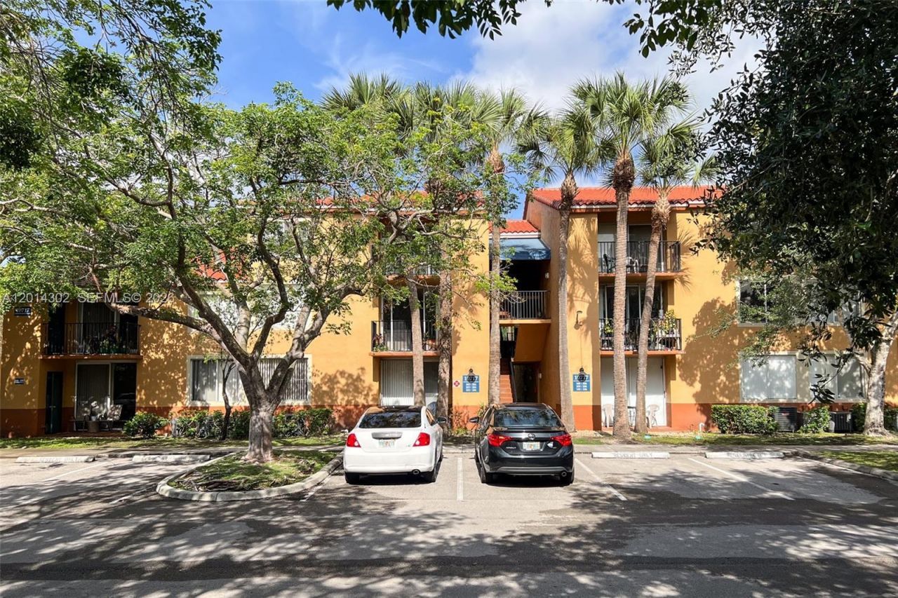 10717 Cleary Blvd , Unit 203, Plantation, FL 33324 Photo