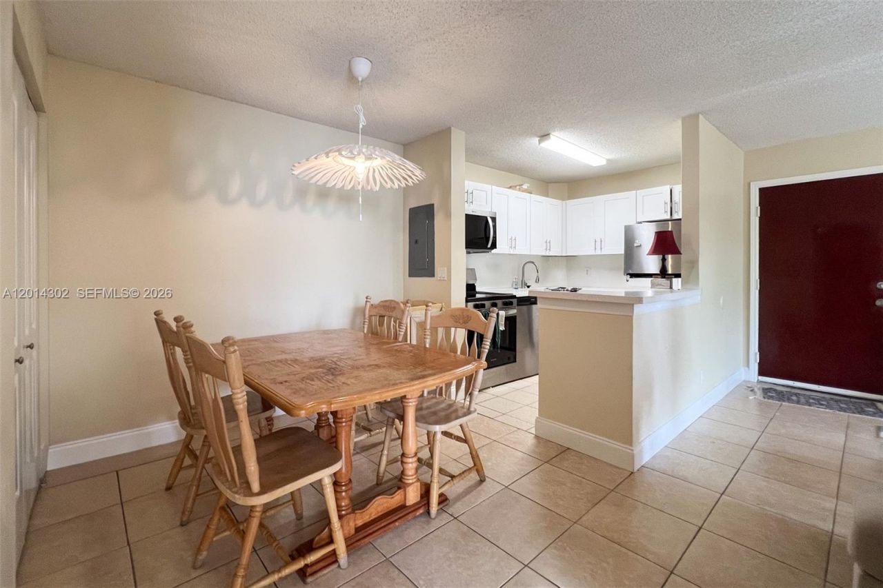 10717 Cleary Blvd , Unit 203, Plantation, FL 33324 Photo