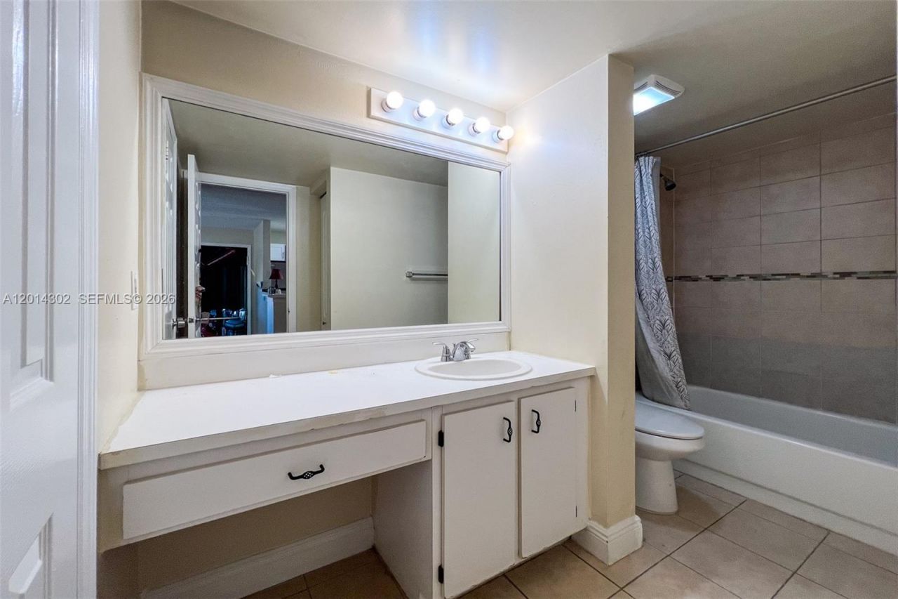 10717 Cleary Blvd , Unit 203, Plantation, FL 33324 Photo