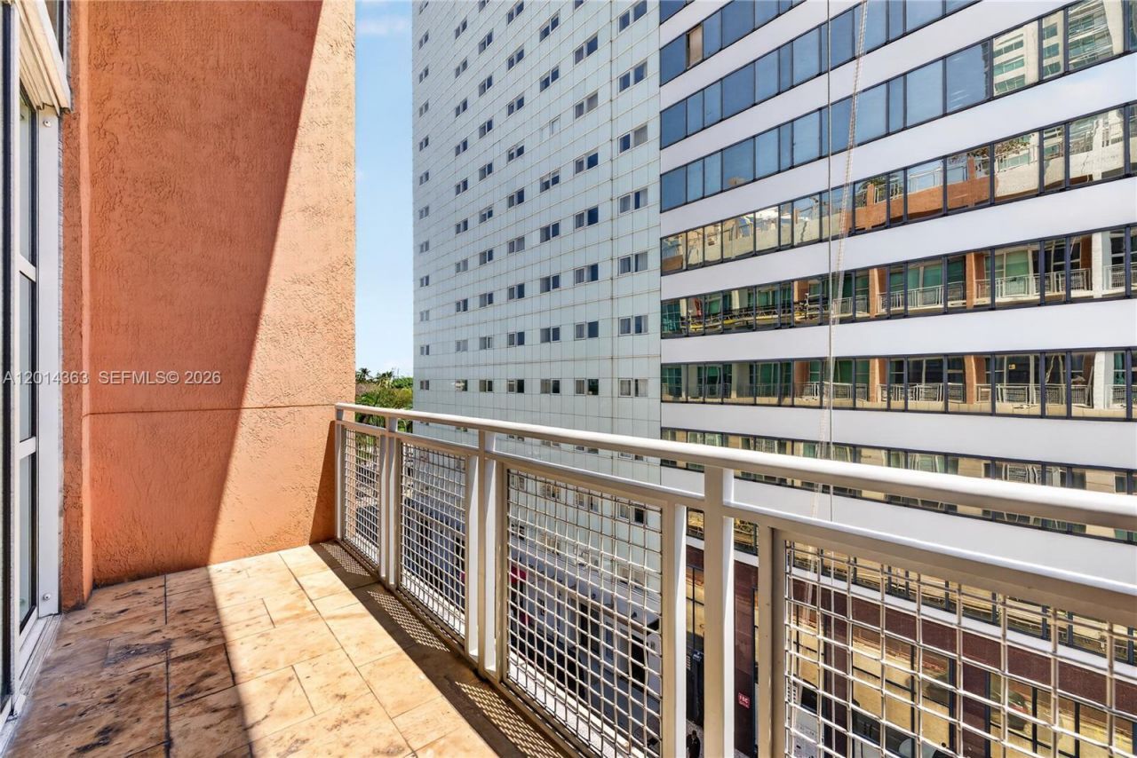 253 NE 2nd St , Unit 424, Miami, FL 33132 Photo