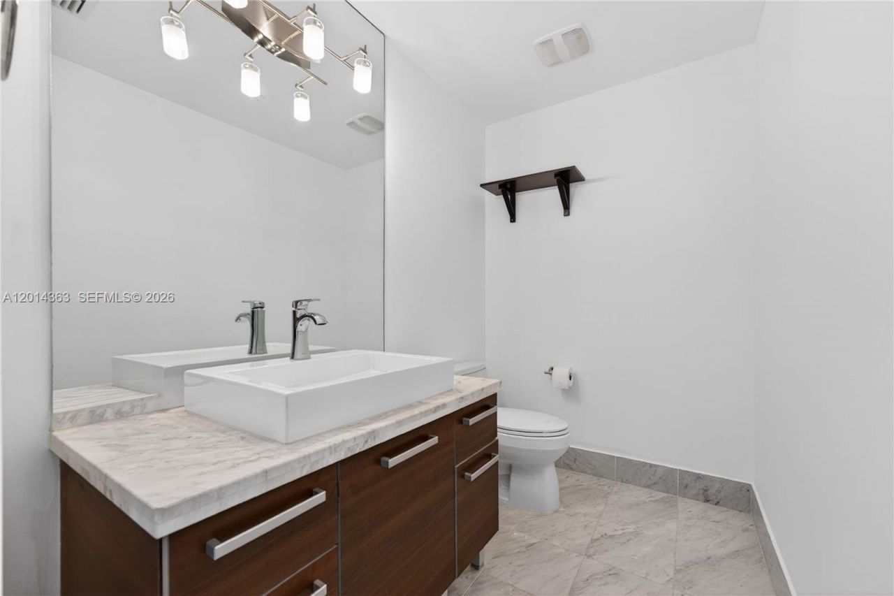 253 NE 2nd St , Unit 424, Miami, FL 33132 Photo
