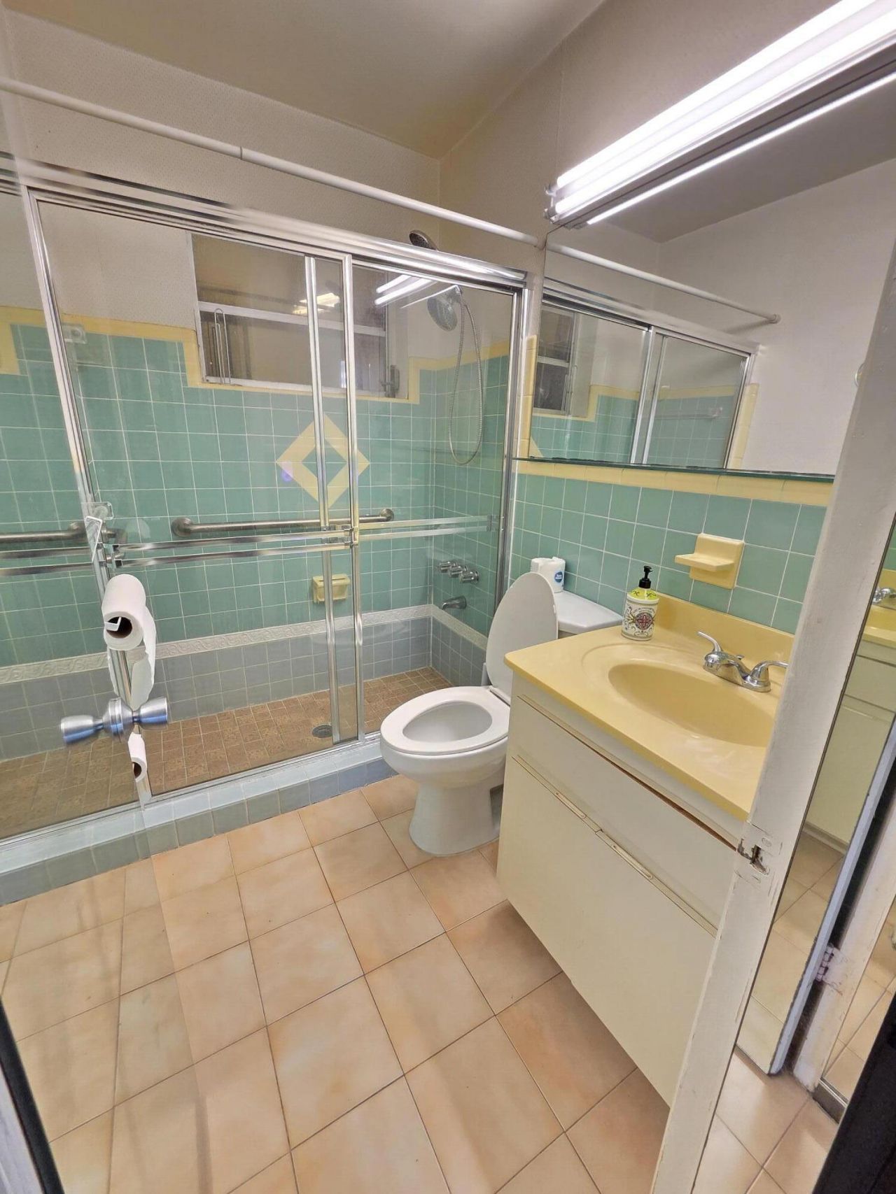 6495 W 2nd Court, Hialeah, FL 33012 Photo