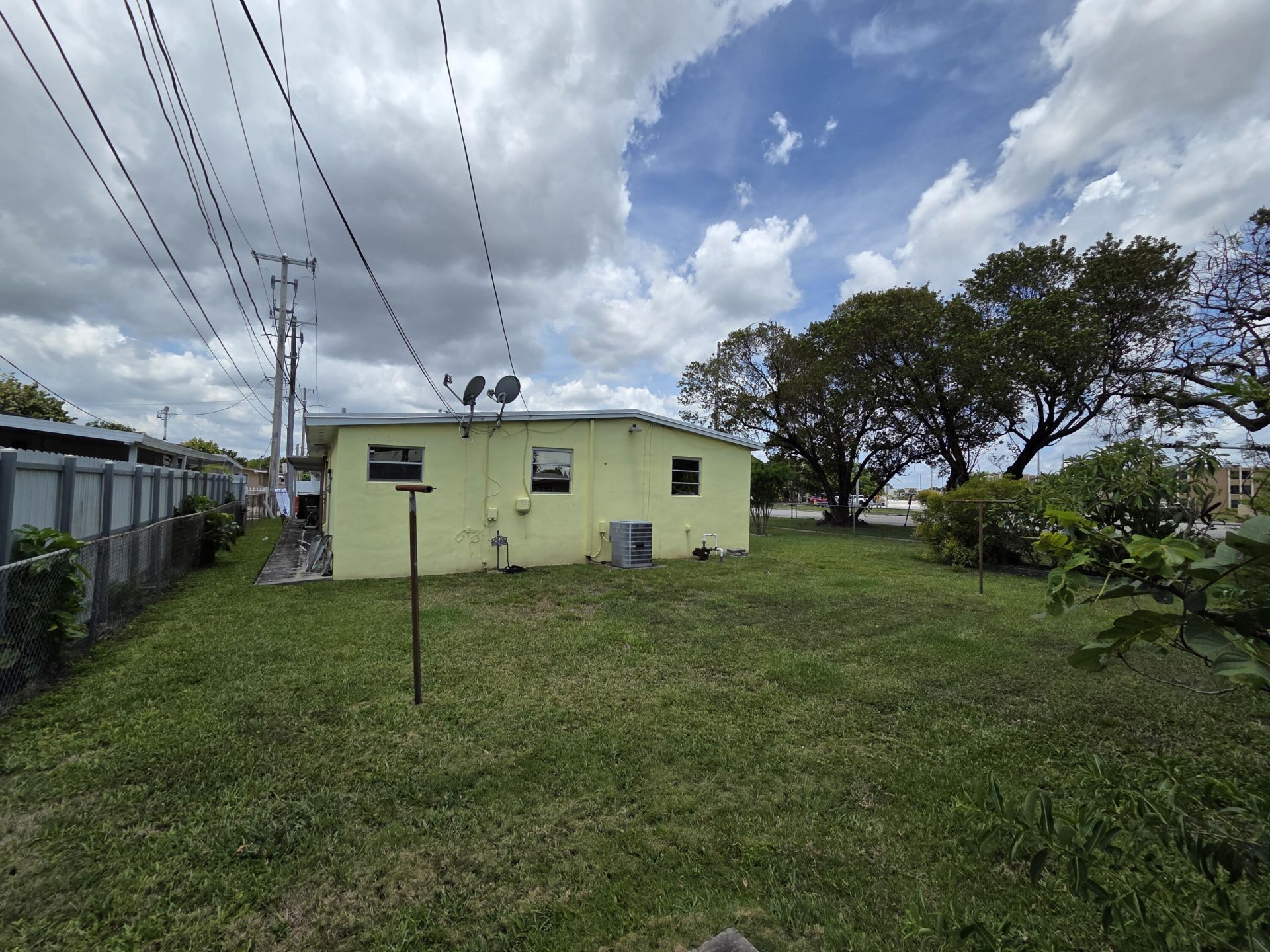 6495 W 2nd Court, Hialeah, FL 33012 Photo
