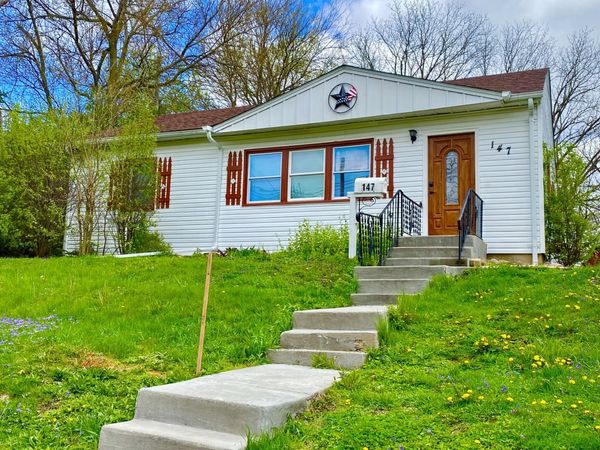 147 S Hill Street, Woodstock, IL 60098