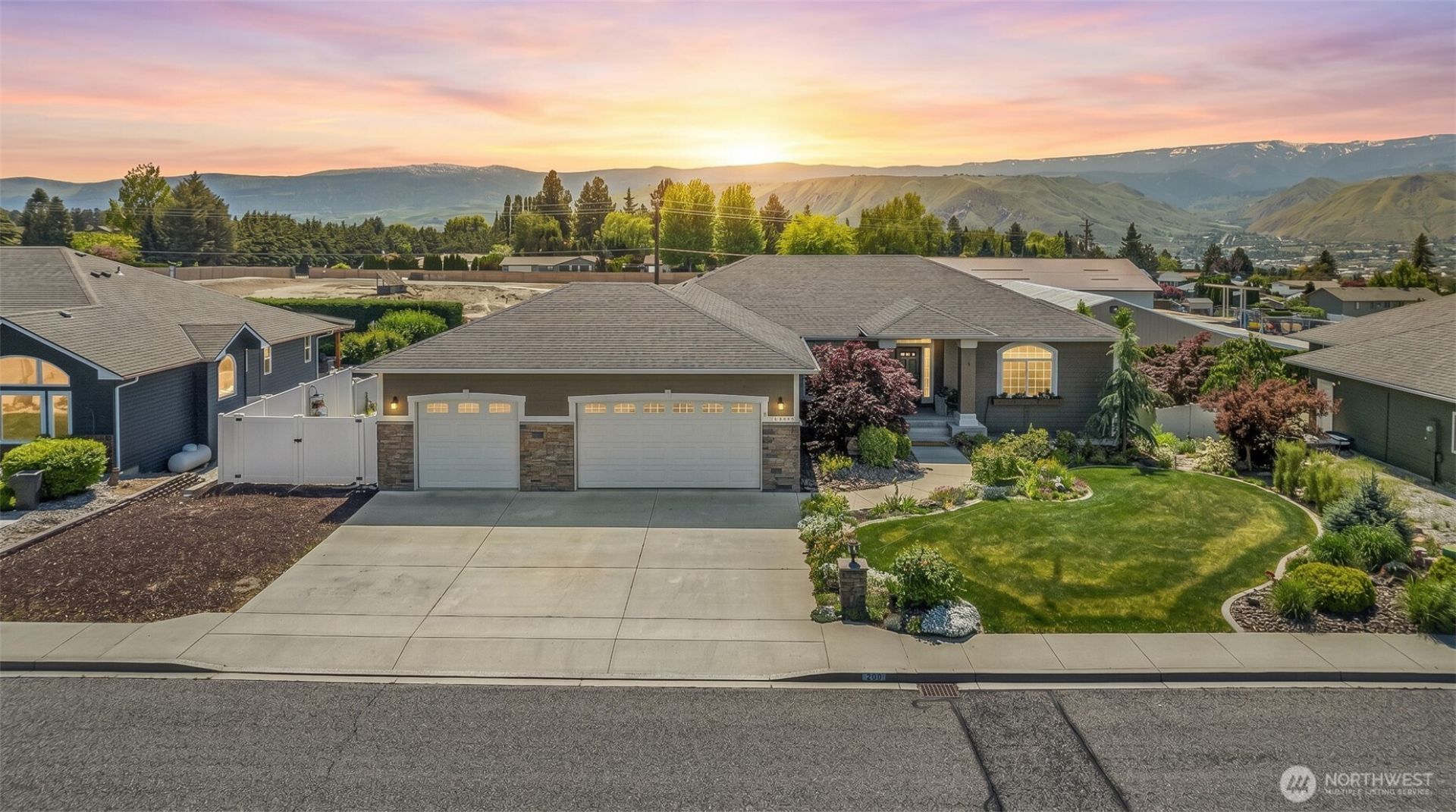 700 Clarissa Lane, East Wenatchee, WA 98802 Main Photo