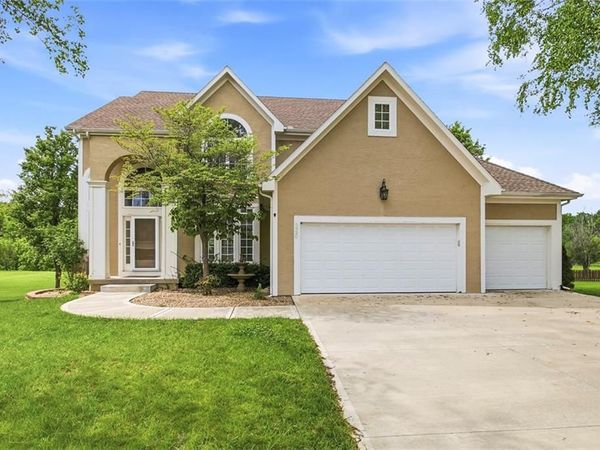 5920 NE Parks View Place, Lee's Summit, MO 64064