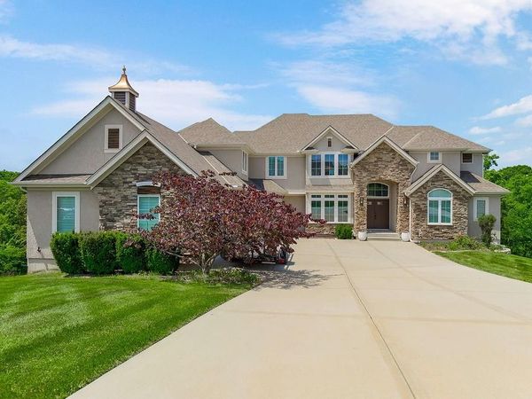 4614 NE Park Springs Court, Lee's Summit, MO 64064