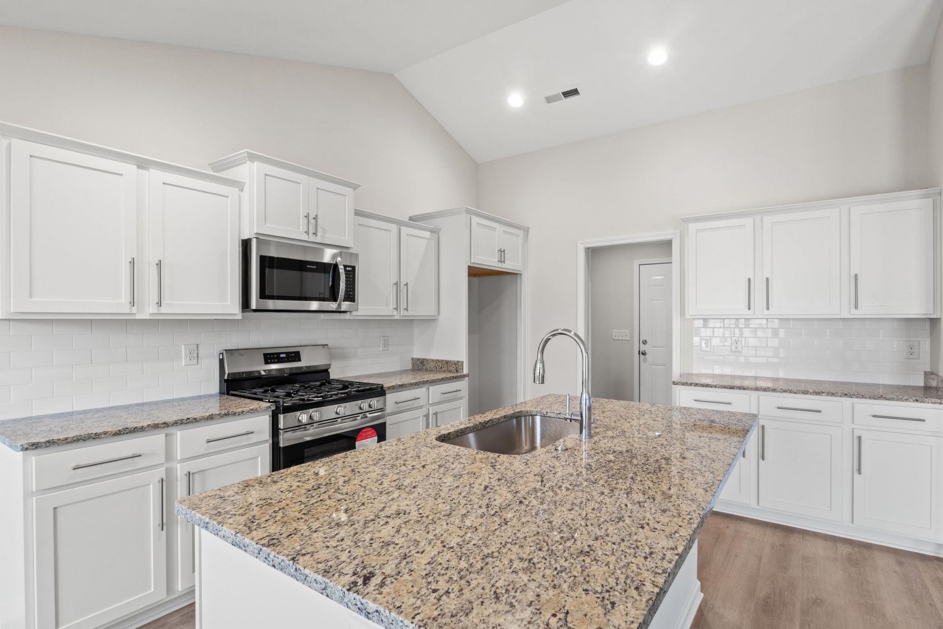 939 Woodside Dr. Photo 4