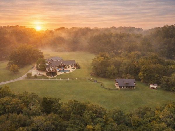2622 Poplar Knoll Dr , Columbia, TN 38401