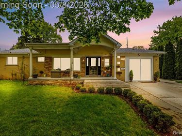 7271 Lucerne Street, Dearborn Heights, MI 48127