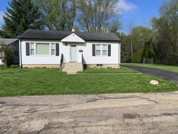 550 N Waddell Avenue , Freeport, IL 61032