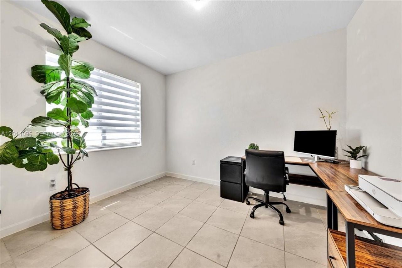 21059 NE 8th Ave, Miami, FL 33179 Photo