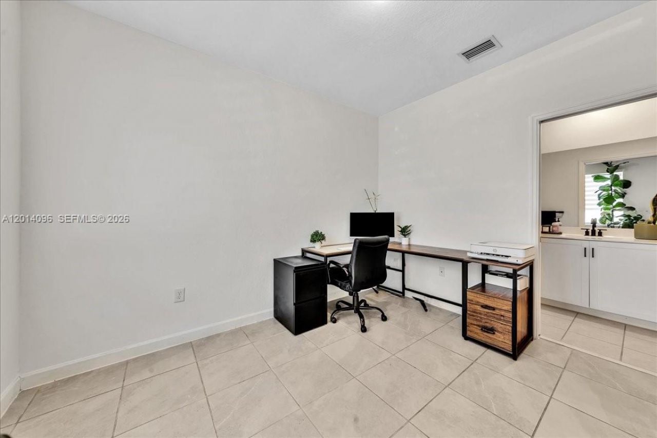 21059 NE 8th Ave, Miami, FL 33179 Photo