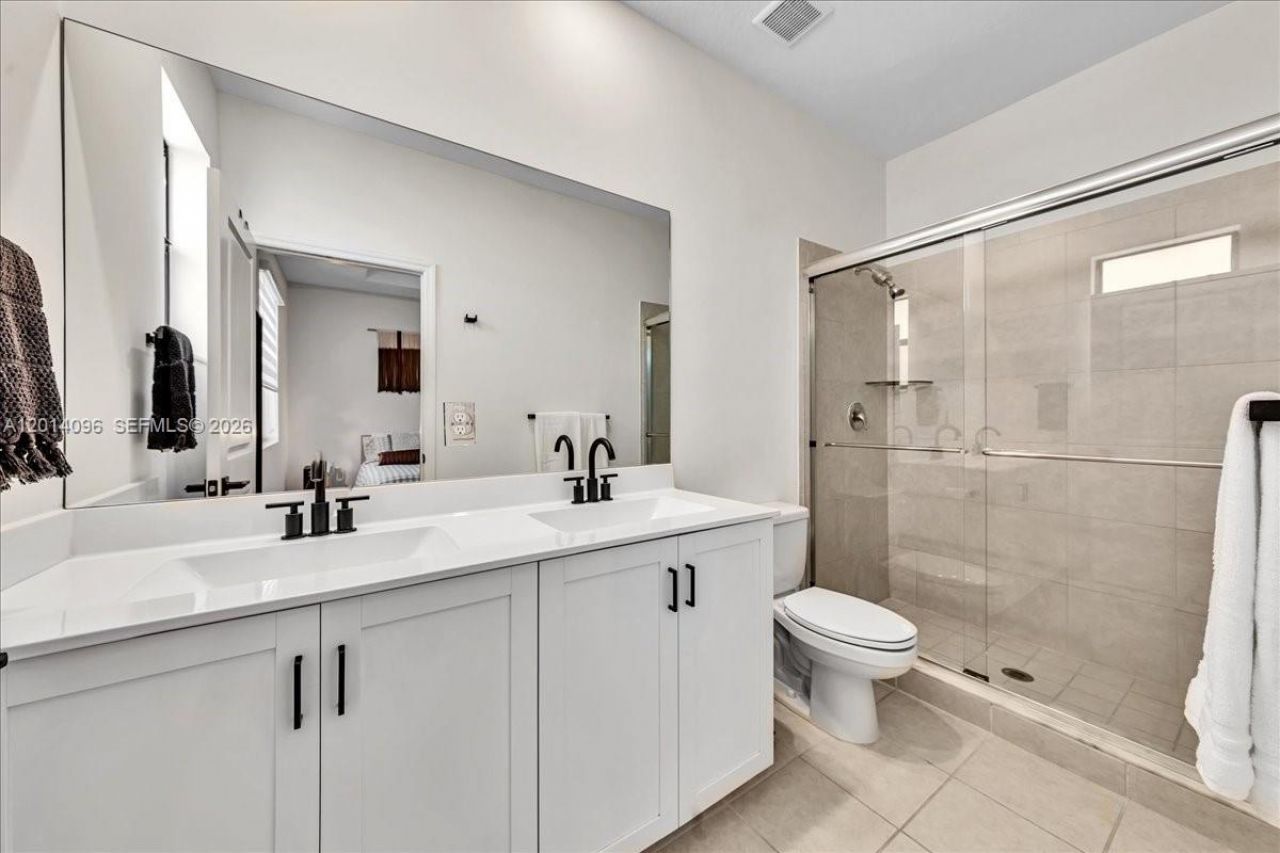 21059 NE 8th Ave, Miami, FL 33179 Photo