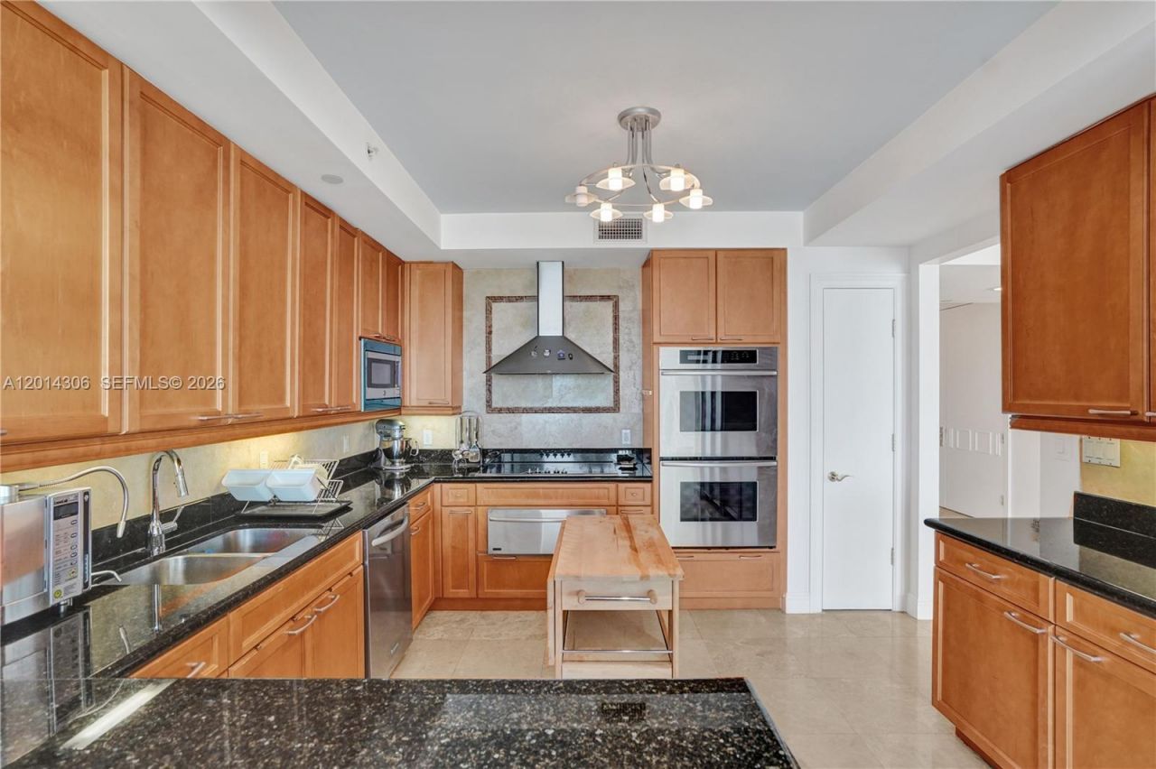 20201 E Country Club Dr , Unit 1408, Aventura, FL 33180 Photo