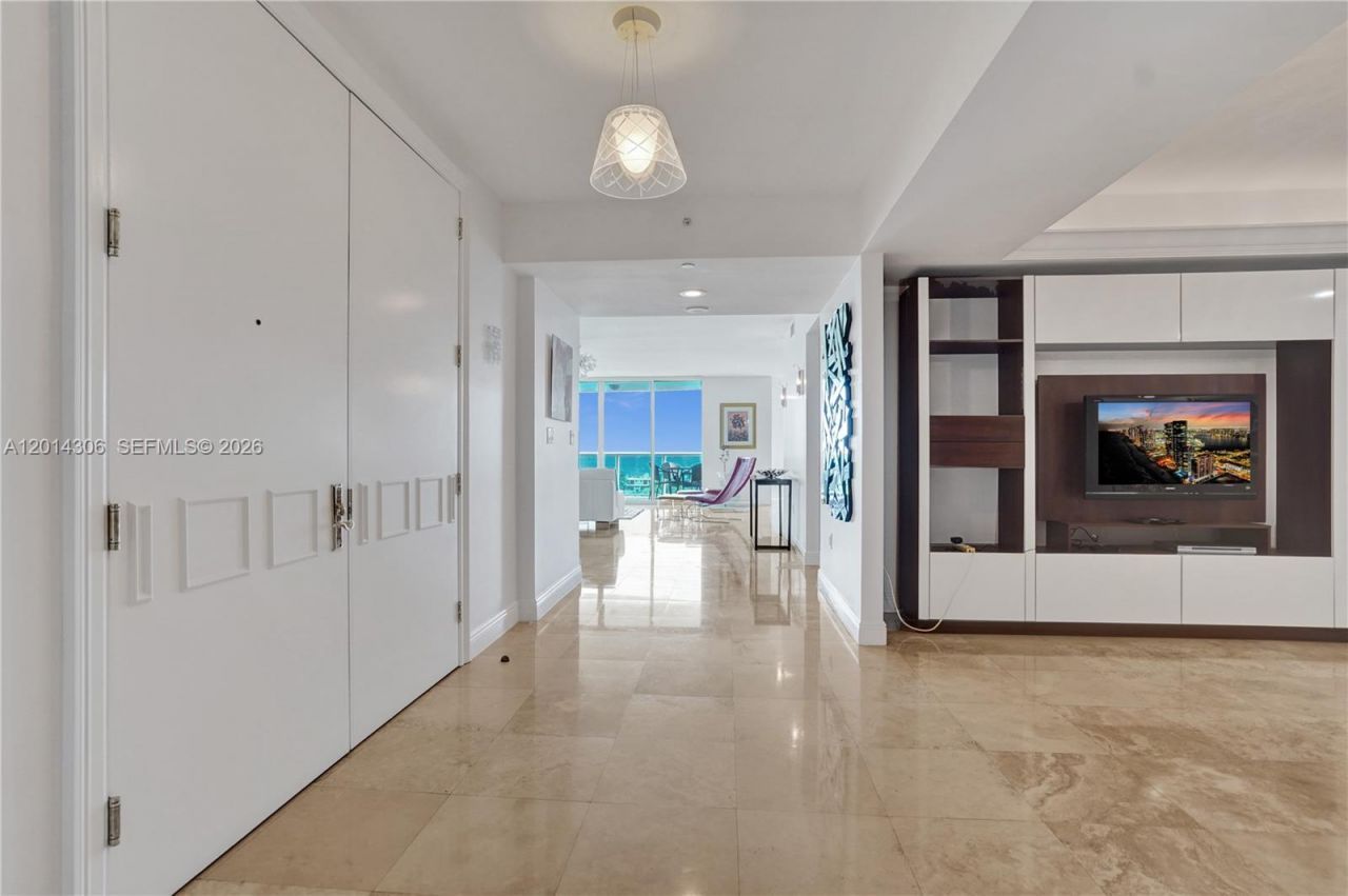 20201 E Country Club Dr , Unit 1408, Aventura, FL 33180 Photo