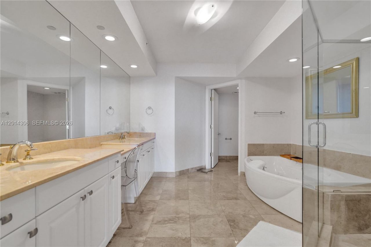 20201 E Country Club Dr , Unit 1408, Aventura, FL 33180 Photo