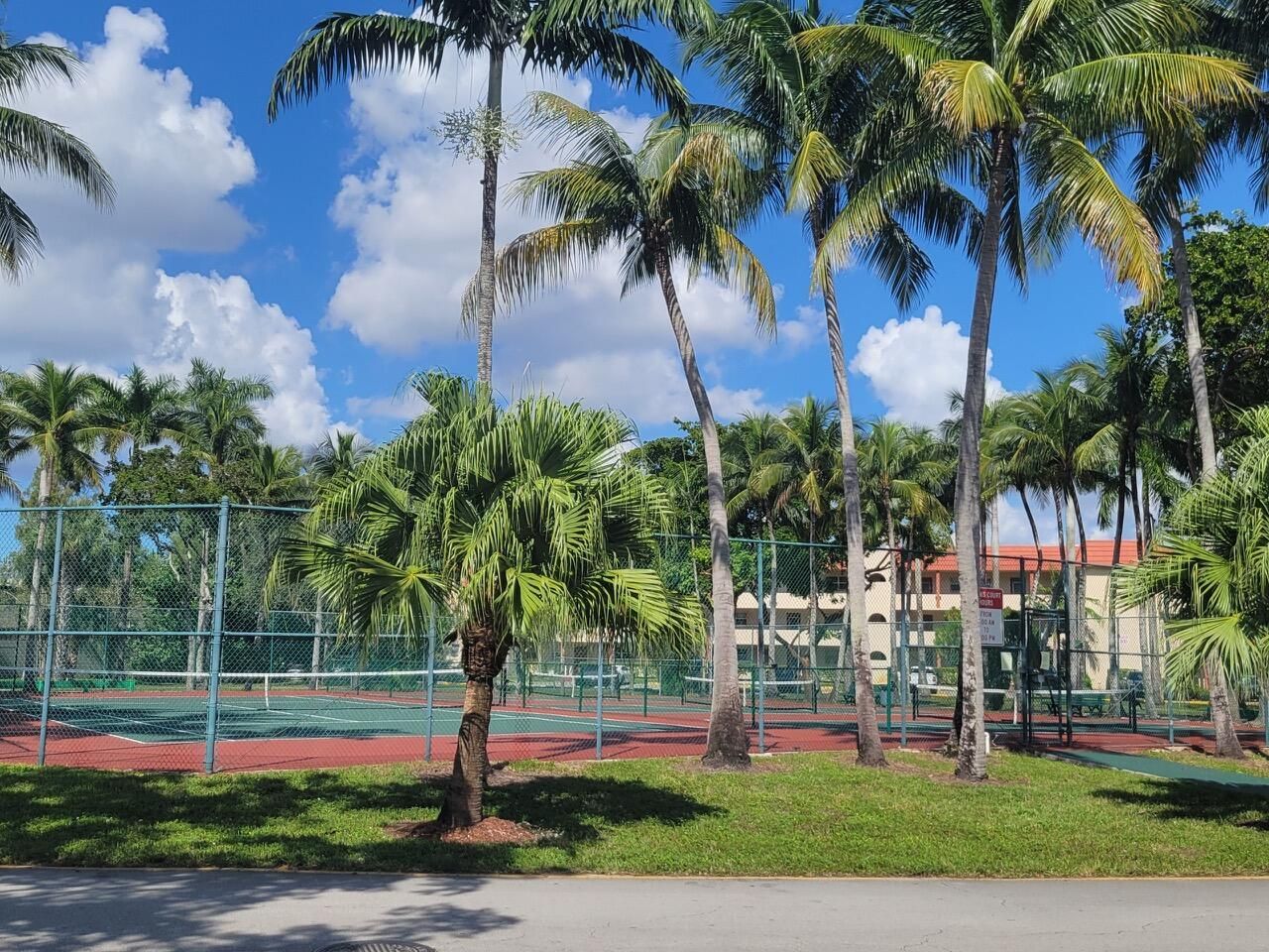 2950 Sunrise Lakes Drive W, Unit 305, Sunrise, FL 33322 Photo