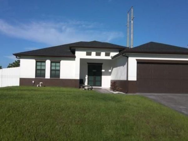 810 Floyd AVE S, LEHIGH ACRES, FL 33976