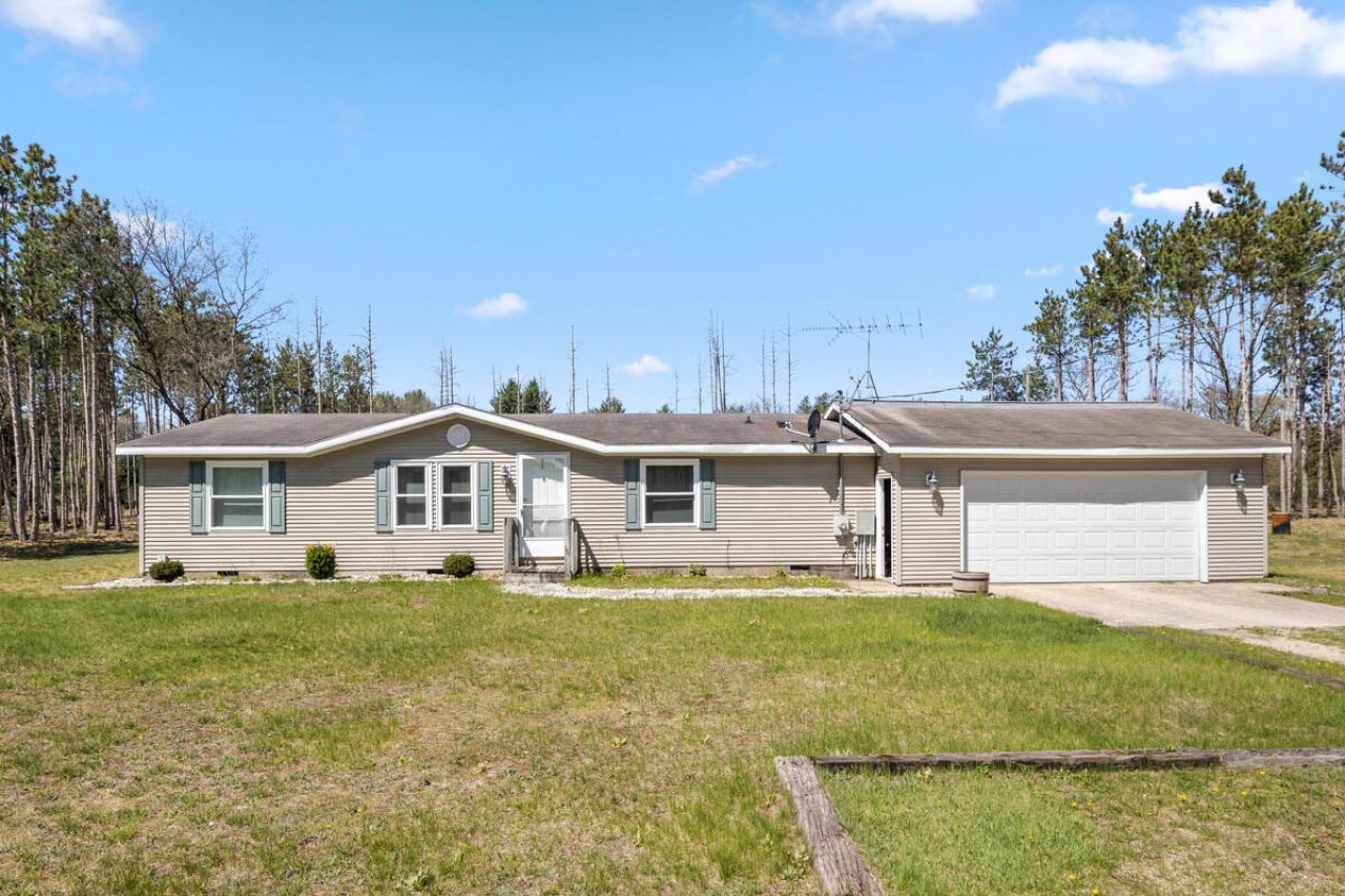 8901 S Thornapple Avenue, Newaygo, MI 49337 Main Photo