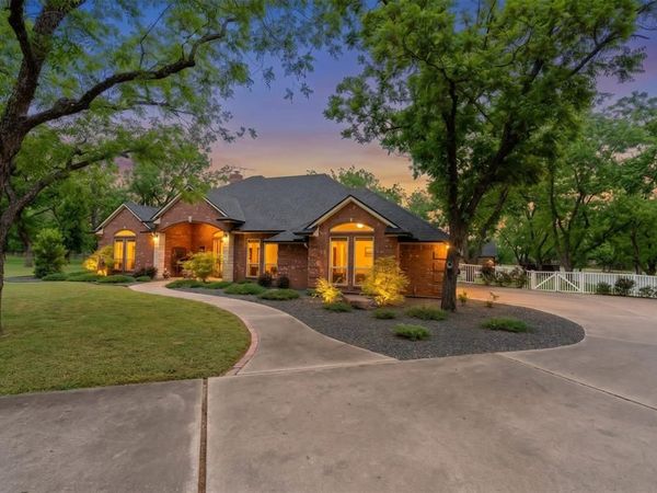 10008 Flight Plan Drive, Granbury, TX 76049
