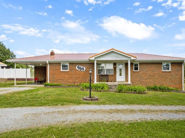 968 Old Nashville Hwy , Mc Ewen, TN 37101