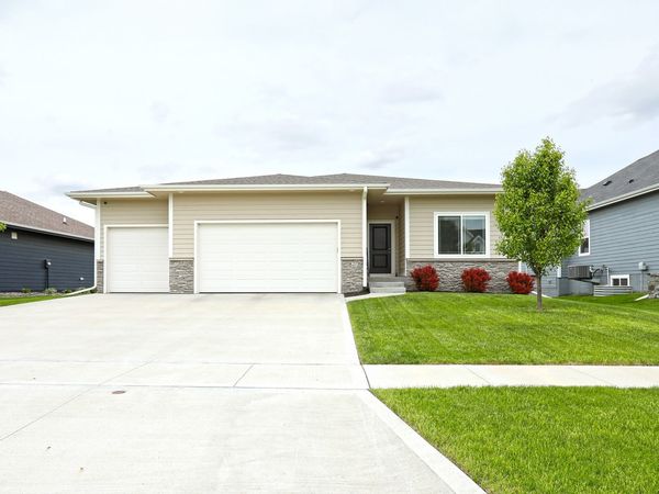 827 33rd Court SW, Altoona, IA 50009