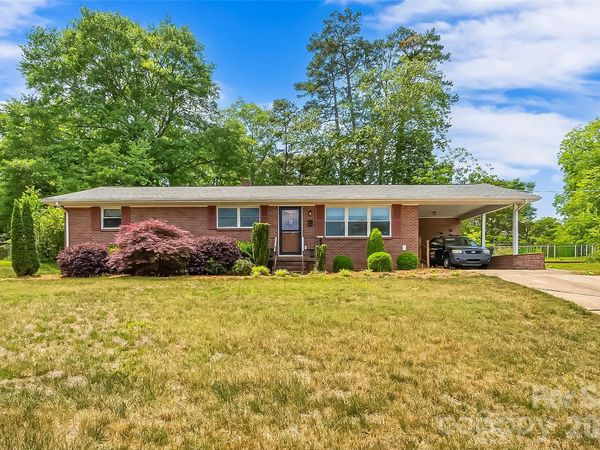 1573 11th Street NW, Hickory, NC 28601