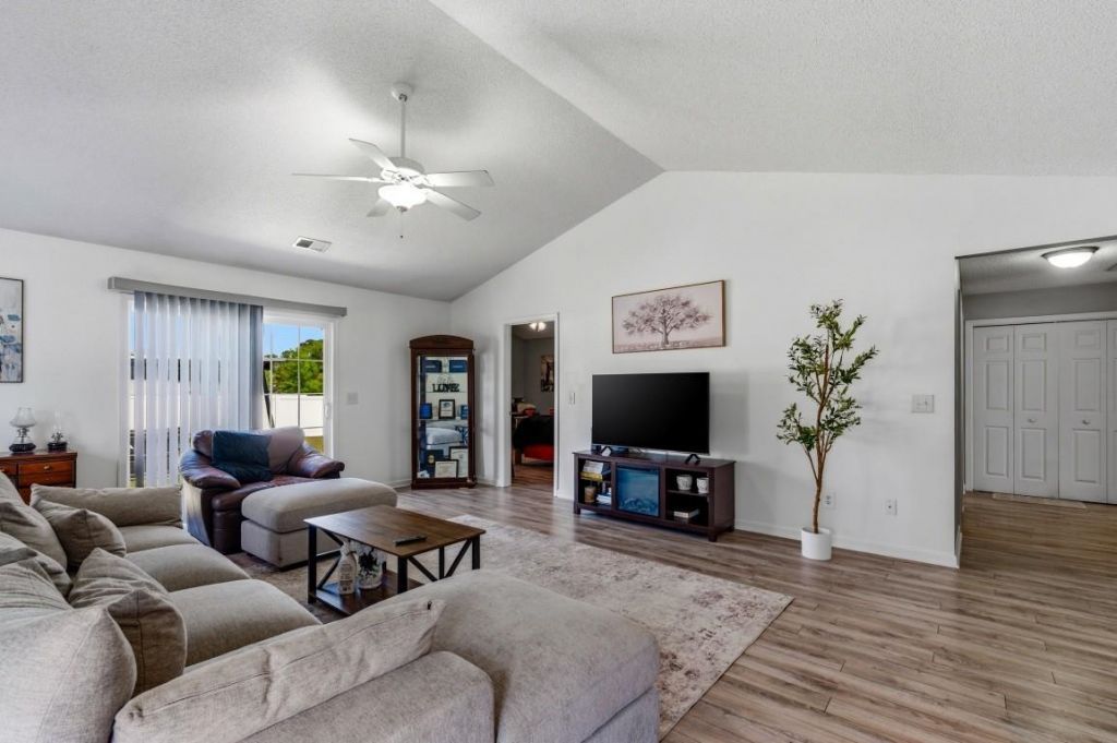 8333 Tartan Ln. Photo 11