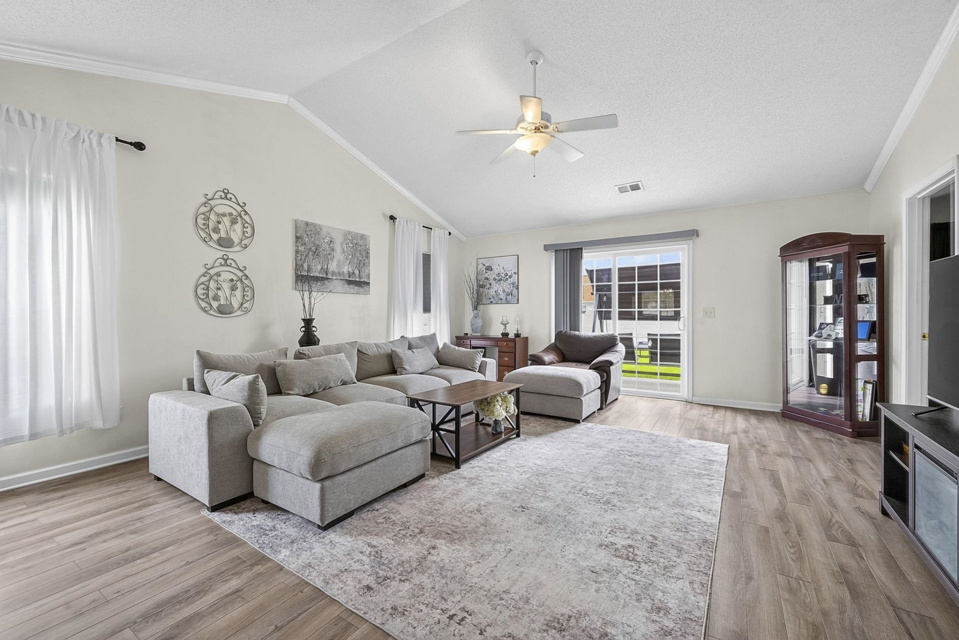 8333 Tartan Ln. Photo 14