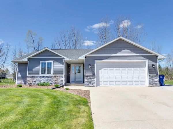 915 NIGHTINGALE COURT, Pulaski, WI 54162