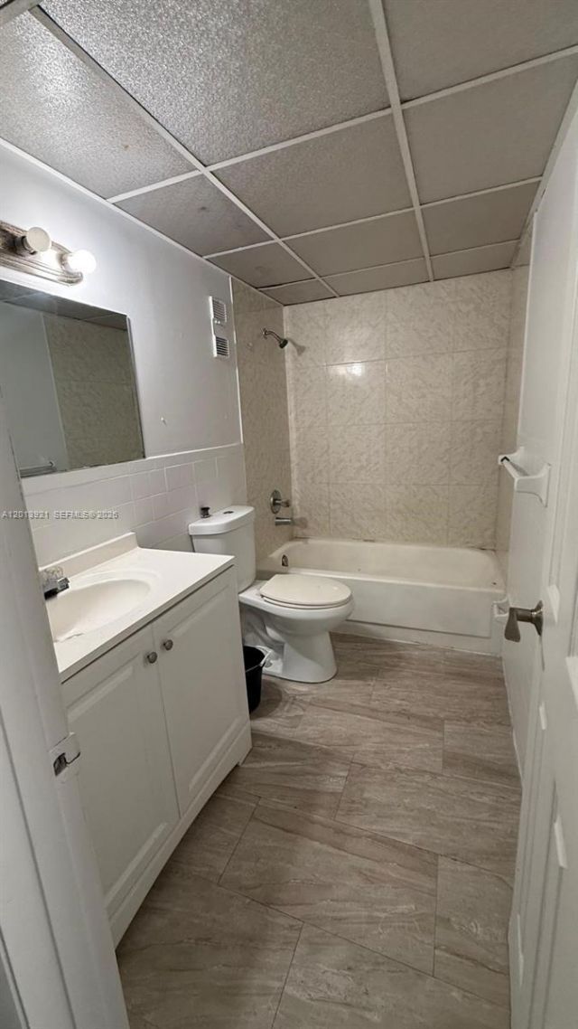 6940 Miami Gardens Dr, Unit 1-320, Hialeah, FL 33015 Photo