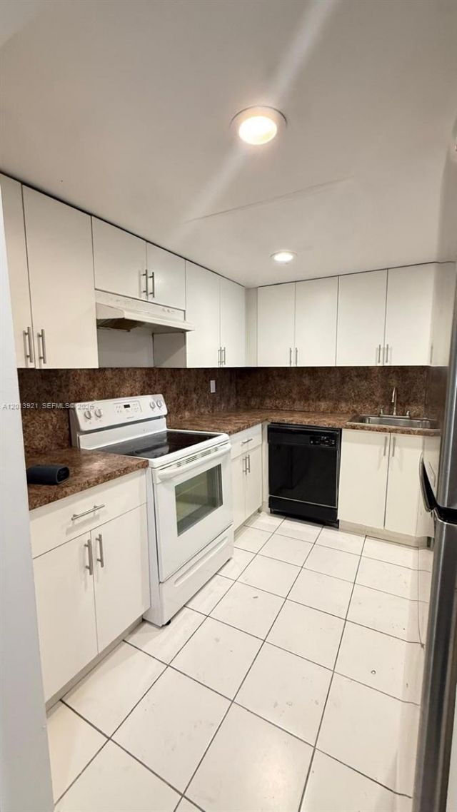 6940 Miami Gardens Dr, Unit 1-320, Hialeah, FL 33015 Photo