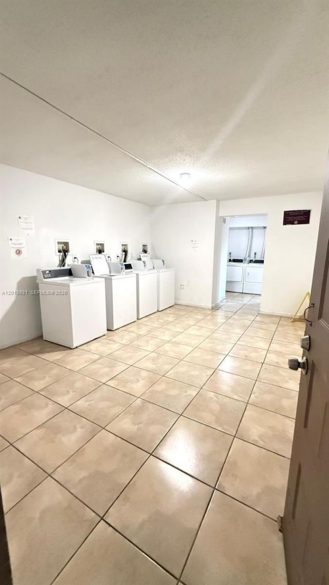 6940 Miami Gardens Dr, Unit 1-320, Hialeah, FL 33015 Photo