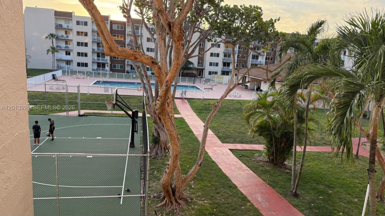 6940 Miami Gardens Dr, Unit 1-320, Hialeah, FL 33015 Photo