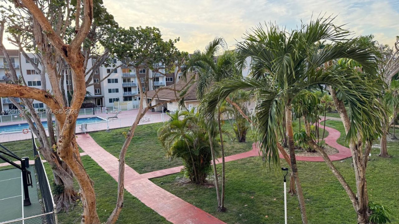 6940 Miami Gardens Dr, Unit 1-320, Hialeah, FL 33015 Photo