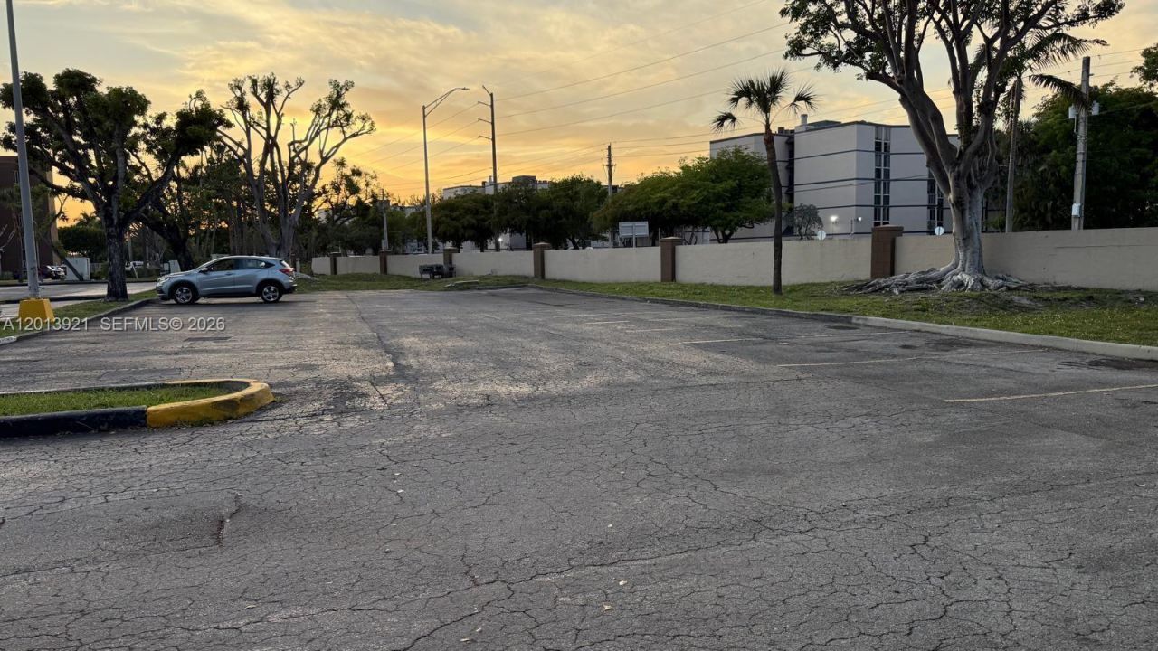 6940 Miami Gardens Dr, Unit 1-320, Hialeah, FL 33015 Photo