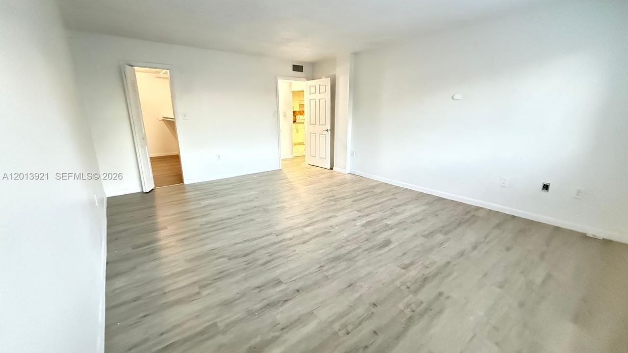 6940 Miami Gardens Dr, Unit 1-320, Hialeah, FL 33015 Photo