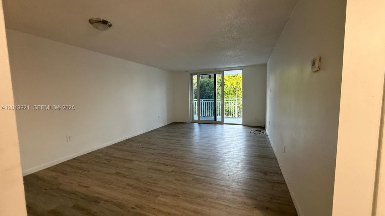 6940 Miami Gardens Dr, Unit 1-320, Hialeah, FL 33015 Photo