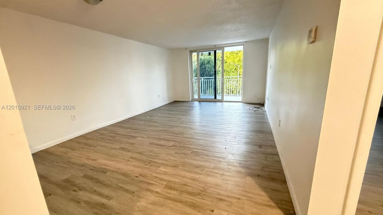 6940 Miami Gardens Dr, Unit 1-320, Hialeah, FL 33015 Photo