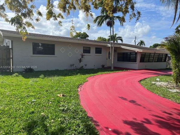 21220 NE 26th Ave , Miami, FL 33180