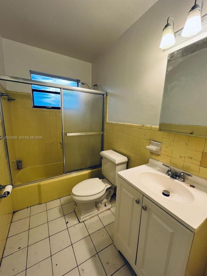 21220 NE 26th Ave , Miami, FL 33180 Photo