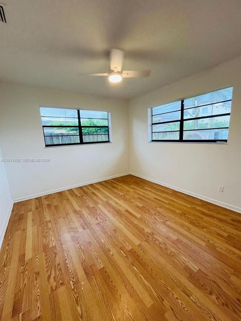 21220 NE 26th Ave , Miami, FL 33180 Photo