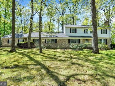 24 SPRINGWOOD AVENUE, STEWARTSTOWN, PA 17363