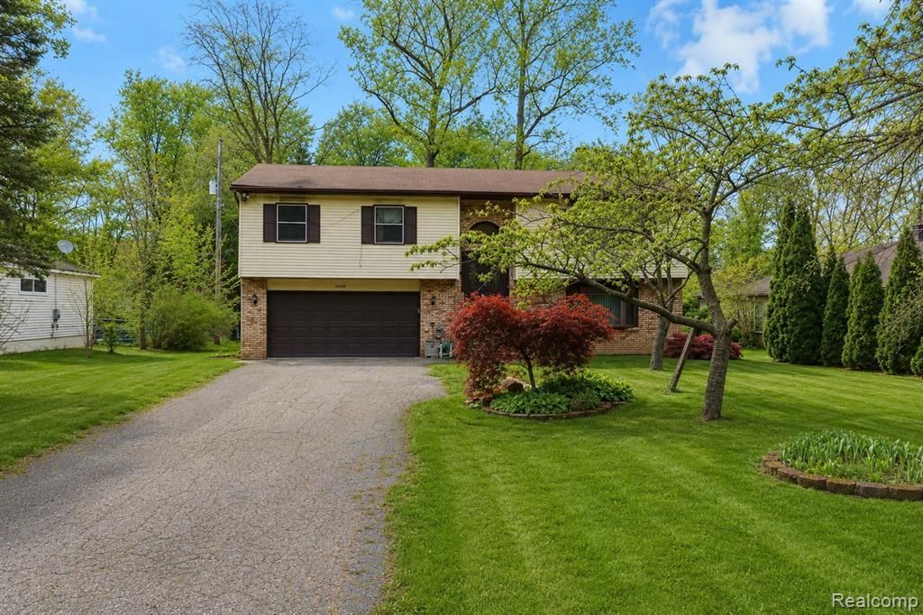 21428 Lundy Drive, Farmington Hills, MI 48336 Main Photo